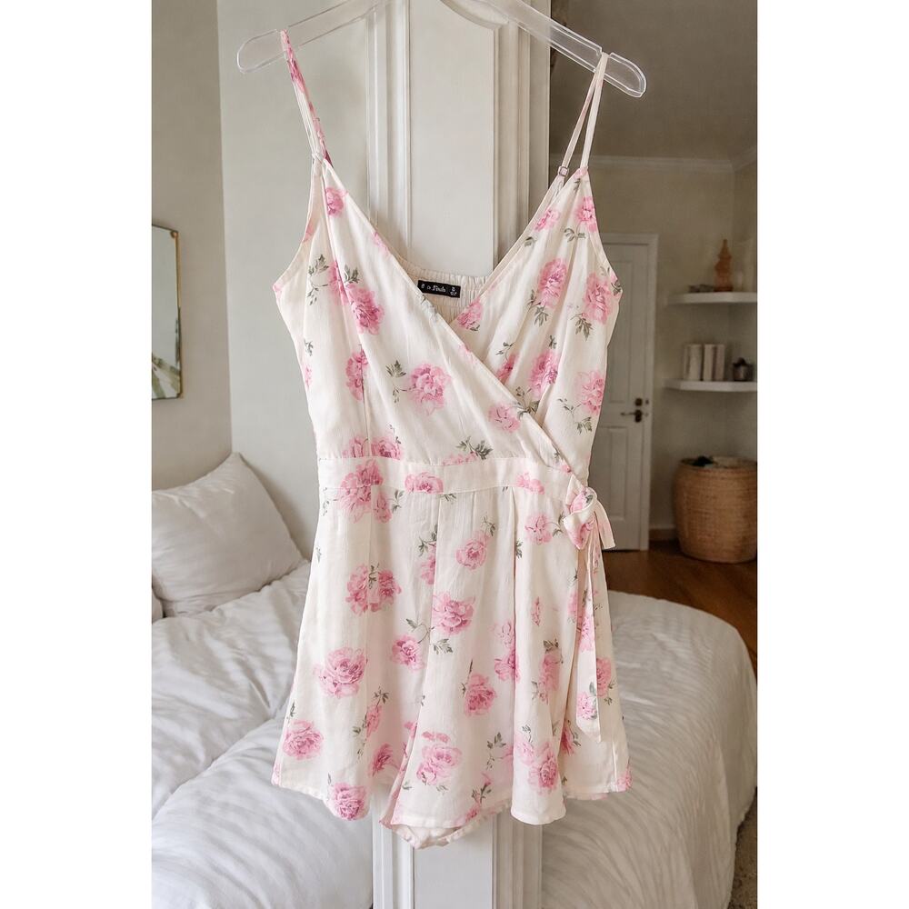 Abercrombie & Fitch Floral V-Neck Floral Romper Coquette Romantic Feminine Small